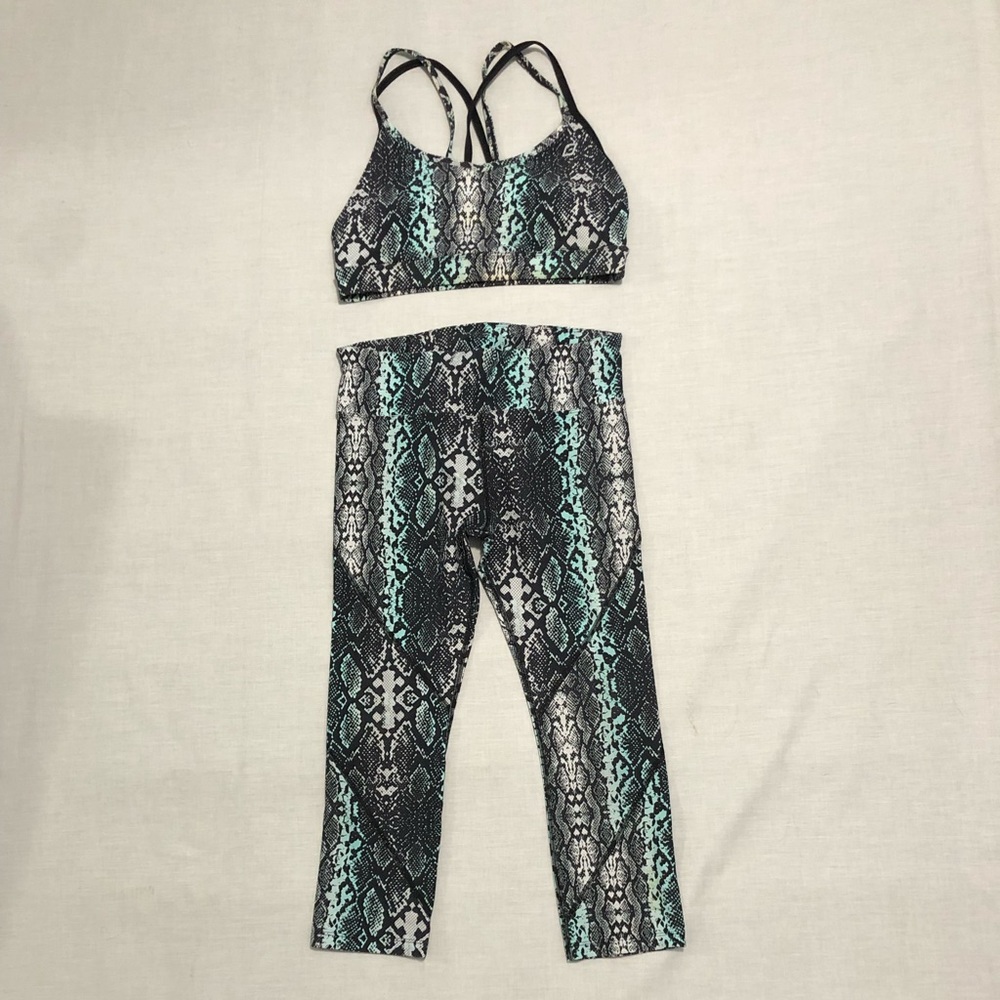Lorna Jane Sports bra and 7/8 leggings
